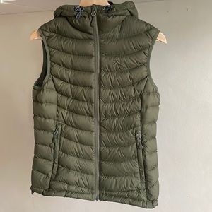 Macpac down vest